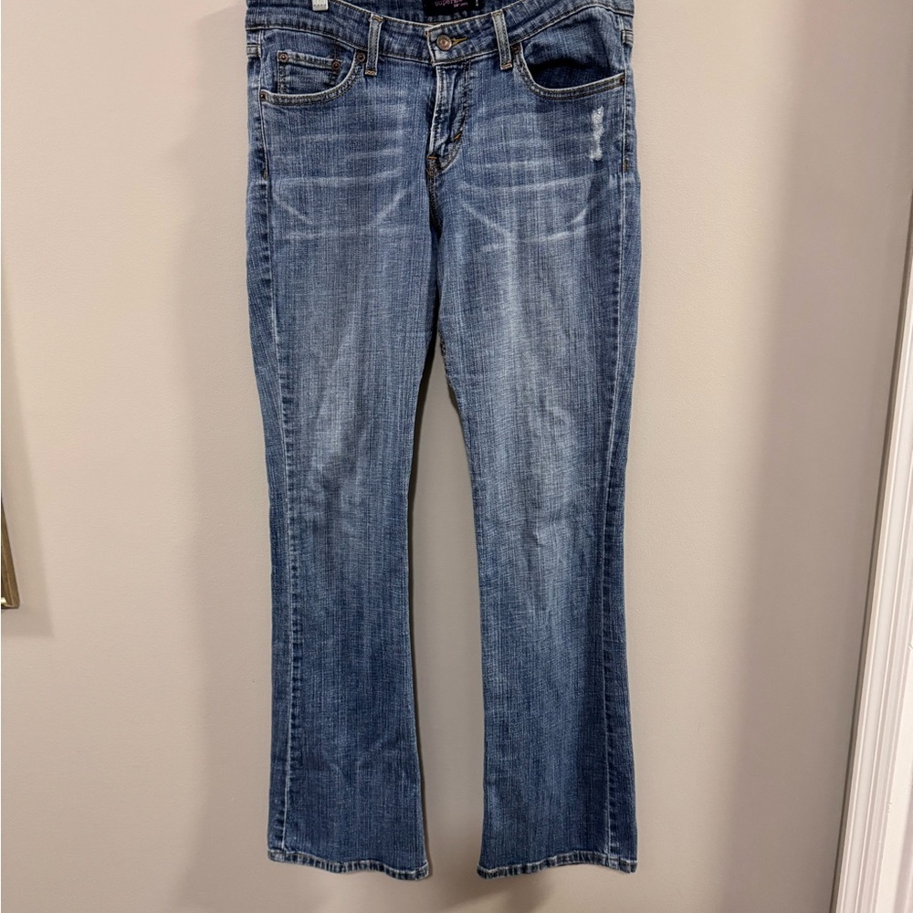 Juniors Levi's 518 Superlow Blue Boot Cut Jeans with Classic Flare. Size 11 L